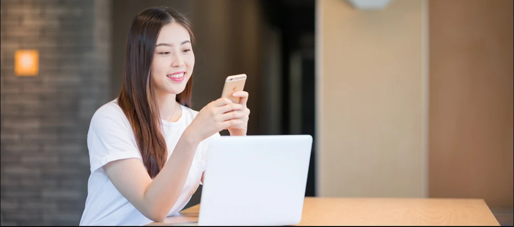 快连VPN 手机与电脑协作场景，两台设备共享同一个加速账号